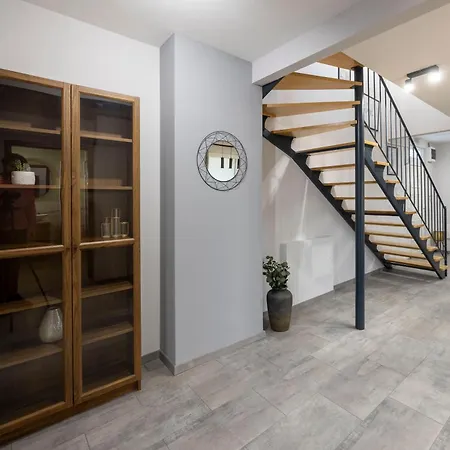 Exclusive Duplex With Balcony On Elisabeth St' * Budapest