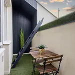 Exclusive Duplex With Balcony On Elisabeth St' *