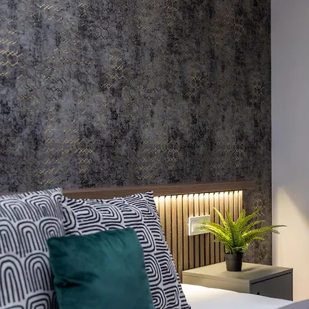 Exclusive Duplex With Balcony On Elisabeth St' Apartmán