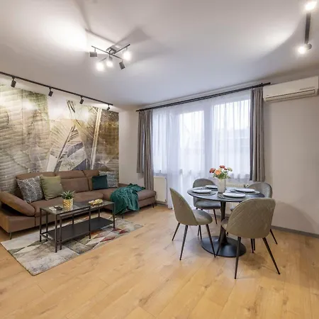 Exclusive Duplex With Balcony On Elisabeth St' *