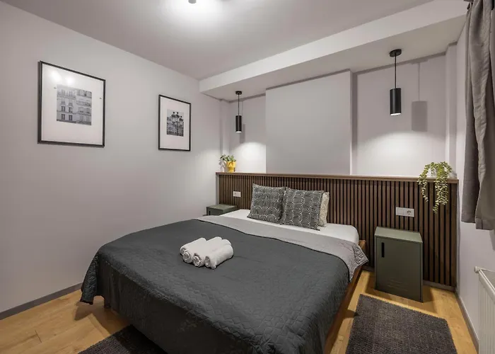 Exclusive Duplex With Balcony On Elisabeth St' Apartmán *
