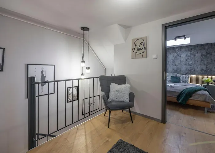 Exclusive Duplex With Balcony On Elisabeth St' Apartman *