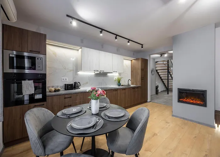 Exclusive Duplex With Balcony On Elisabeth St' בודפשט