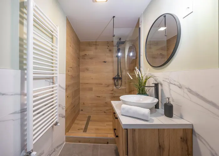 דירה Exclusive Duplex With Balcony On Elisabeth St' *
