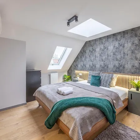 Exclusive Duplex With Balcony On Elisabeth St' *